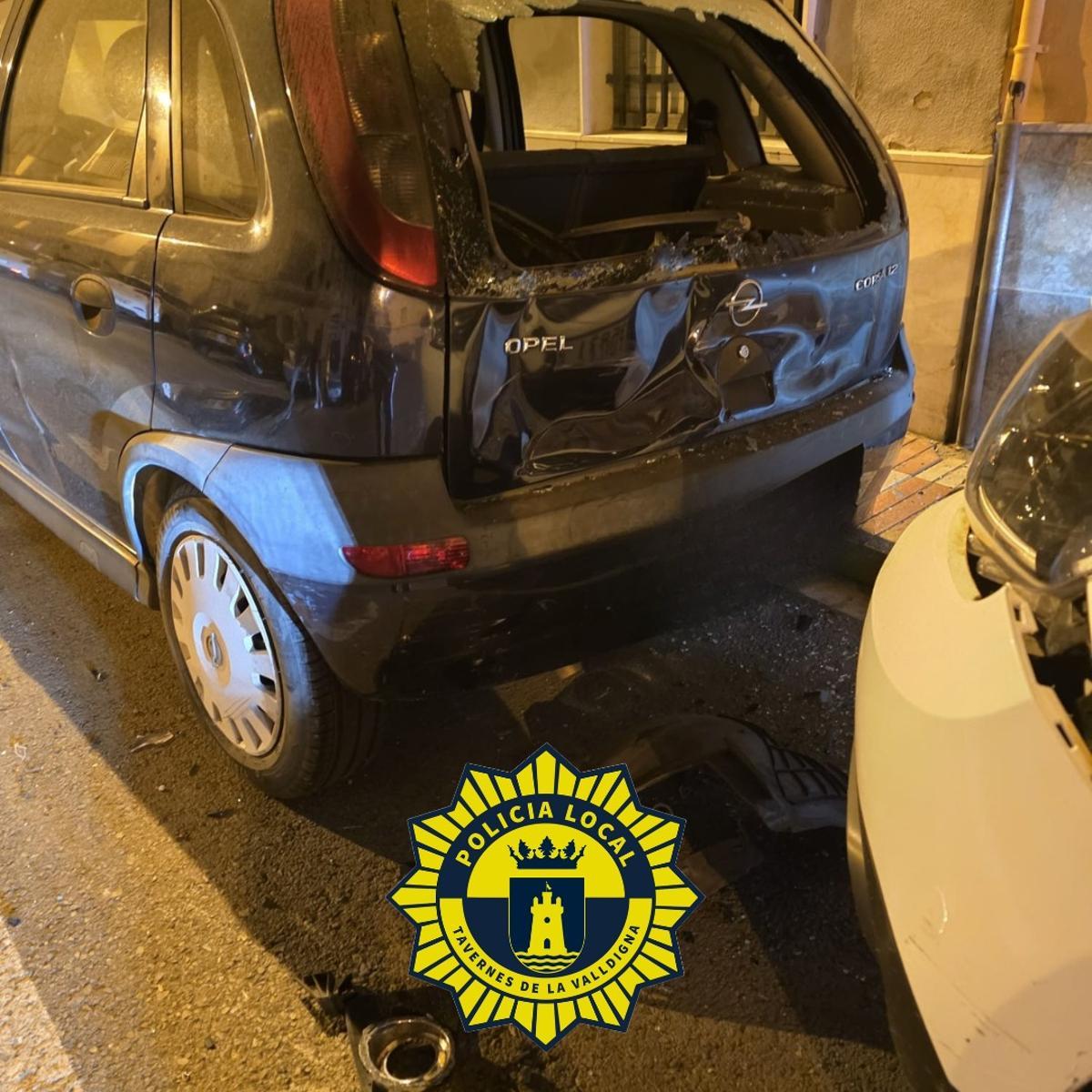 Consecuencias del impacto del turismo con los vehículos estacionados en la calle.