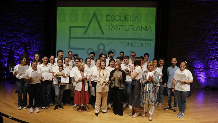 La VII promoción de la Escuela d&#039;Asturianía zarra&#039;l so cursu
