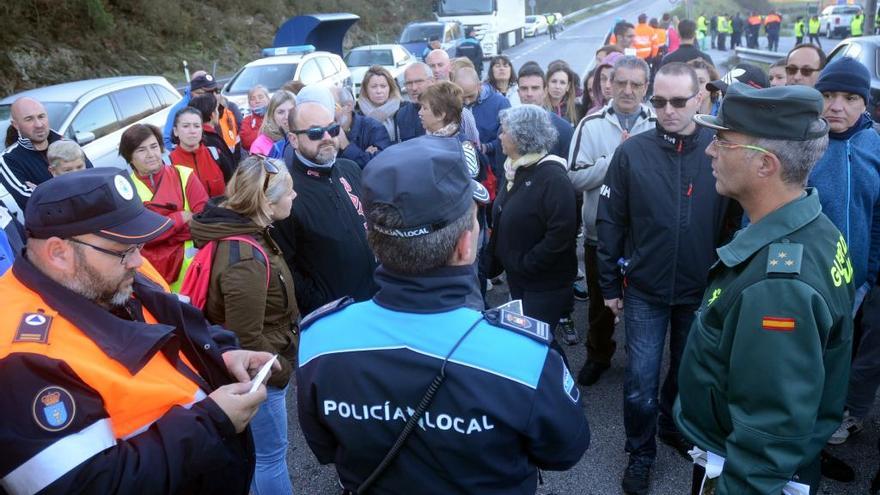 Cientos de voluntarios participaron en la batida. // R. Vázquez