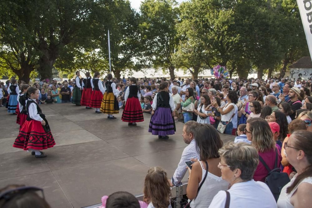 El alcalde de Vigo ofreció su pregón en una fiesta que sumó 8.000 comensales, mientras que las xoubas y el maíz fueron los protagonistas de las 37 propuestas del concurso.