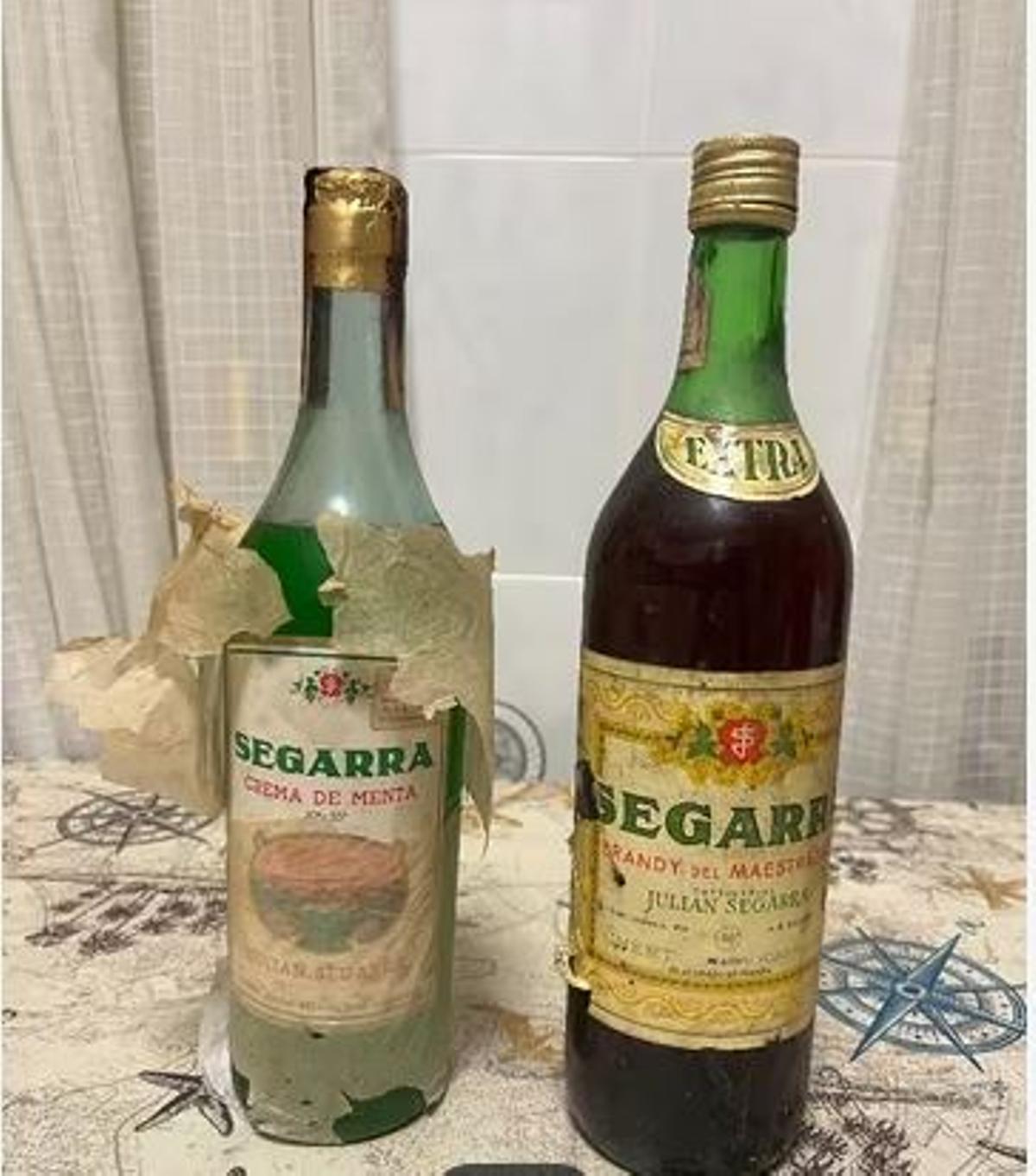 Botellas antiguas que se venden en portales de internet por 10.000 euros cada una.