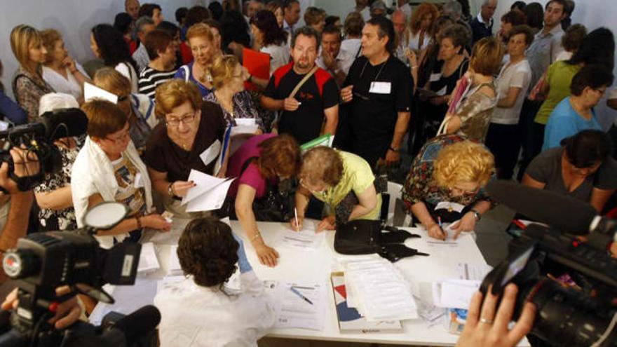 Vista de los asistentes a realizarse la prueba de ADN en la provincia de Valencia.