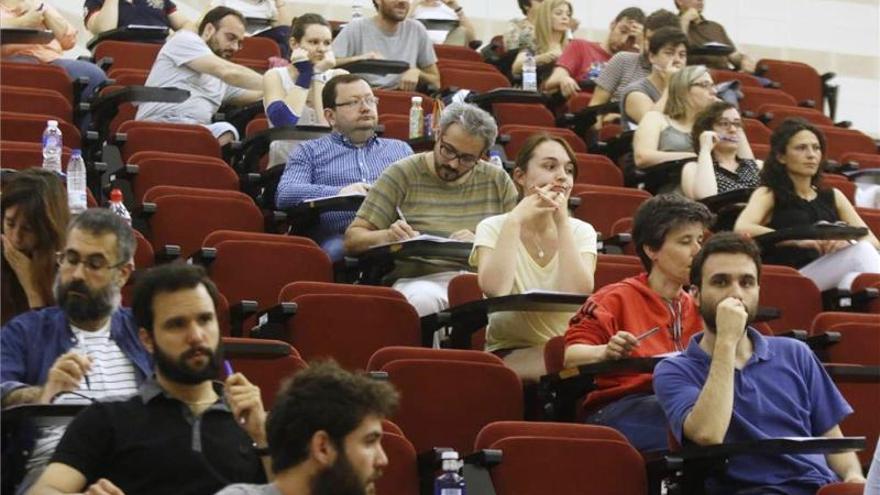 Unos 2.000 profesores interinos cordobeses podrán seguir en las bolsas sin opositar