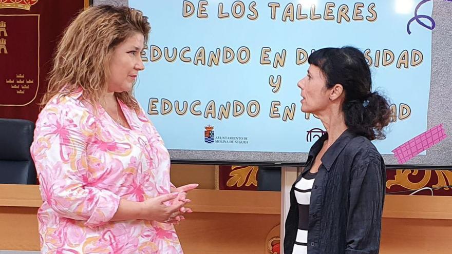 Charo Rosauro y Montserrat Montano 
en la presentación.