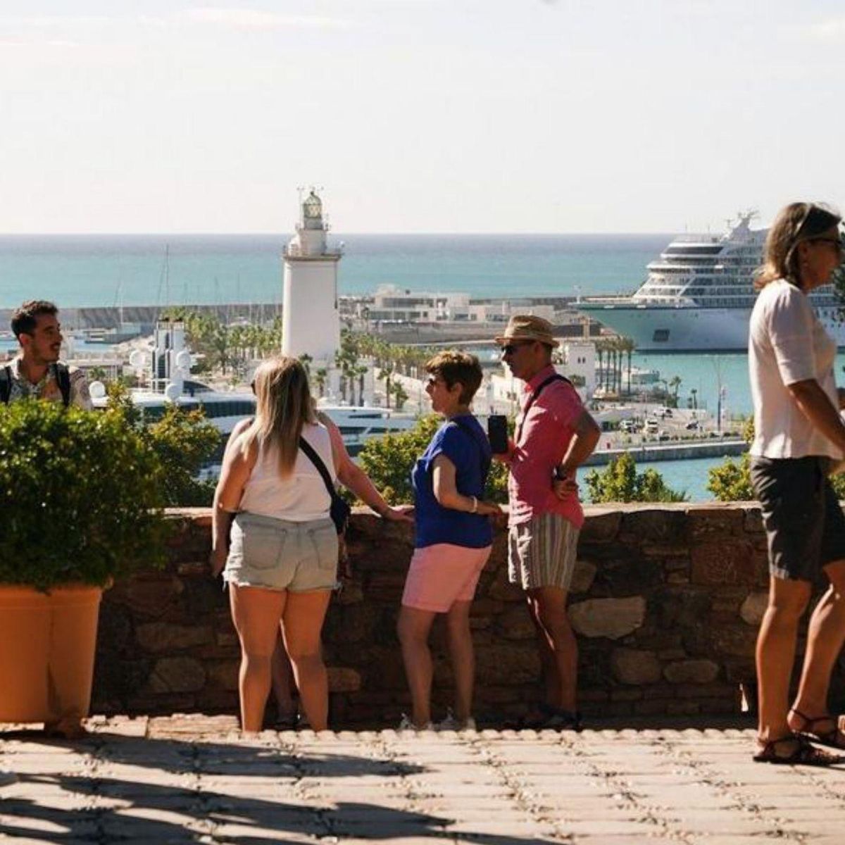 Turistas en Málaga capital. | ÁLEX ZEA