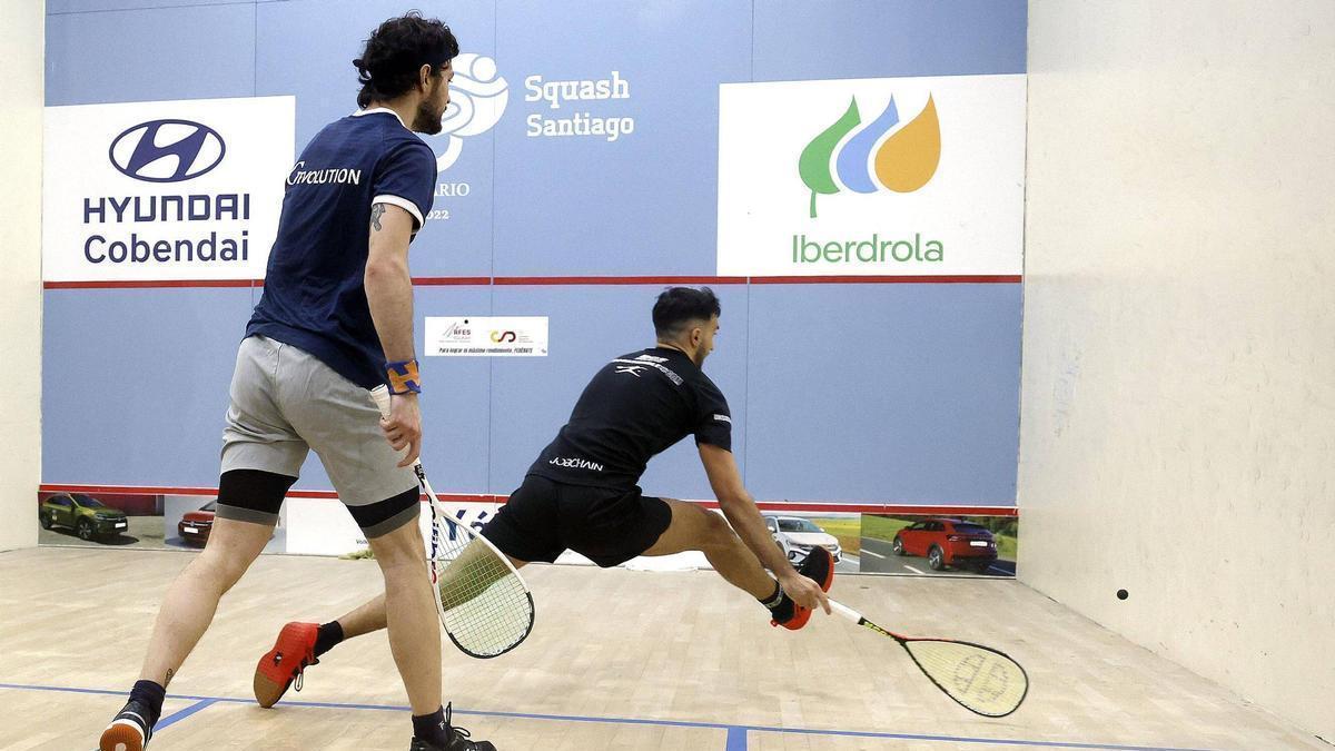 Iker Paredes y Bernat Jaume en un momento de la finald el campeonato de España de squash