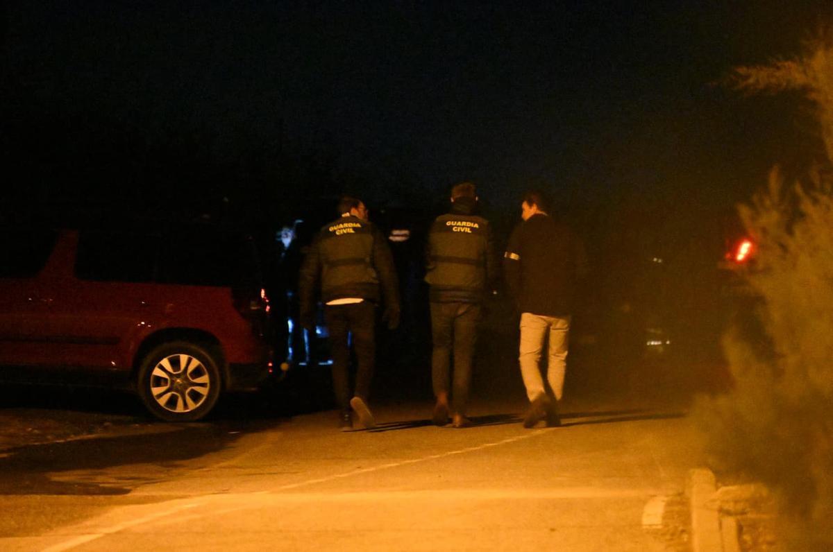 Alarma en una urbanización de La Marina en Elche por el hallazgo de dos hombres muertos