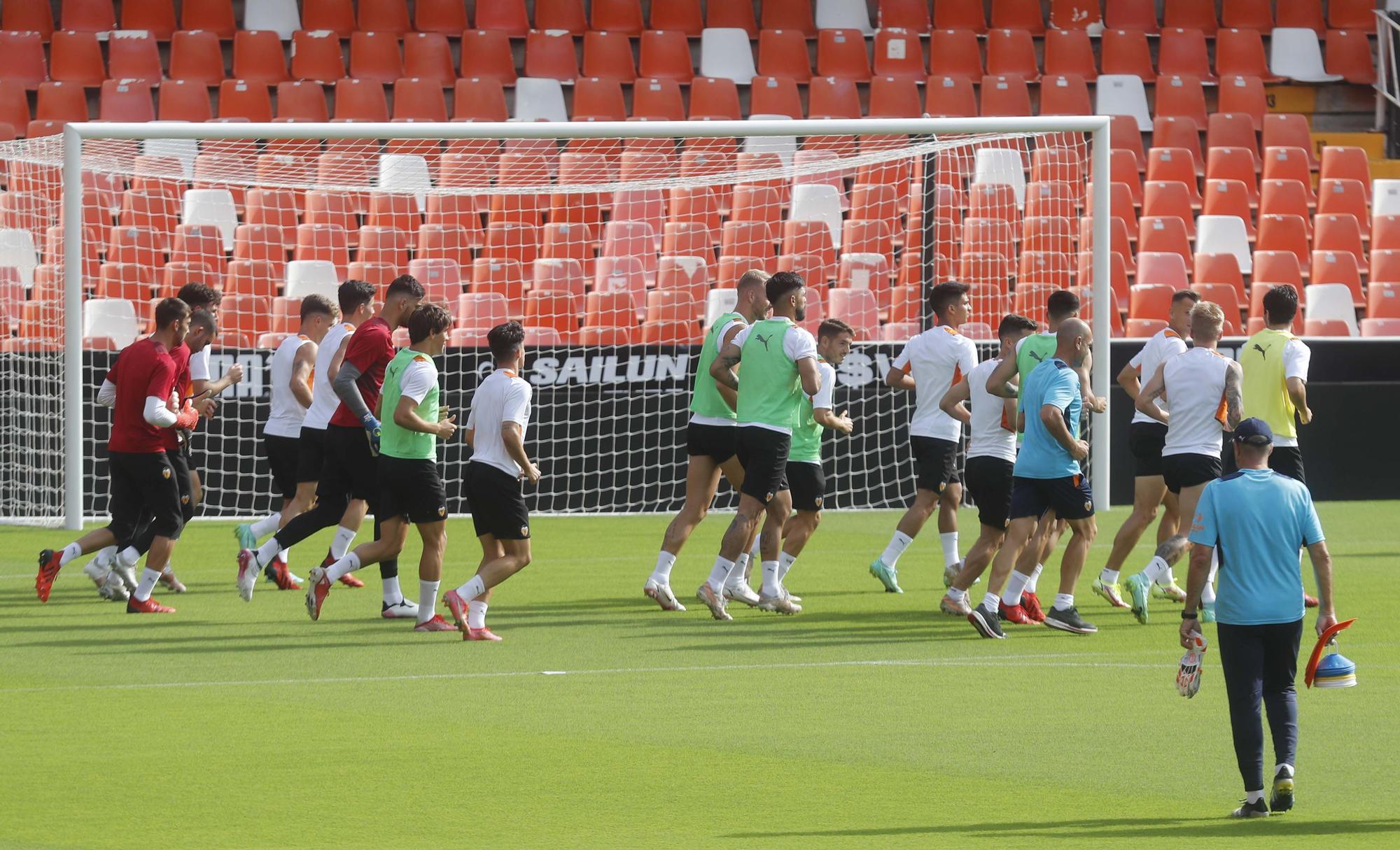 El Valencia CF ya trabaja en Mestalla el primer partido de LaLiga