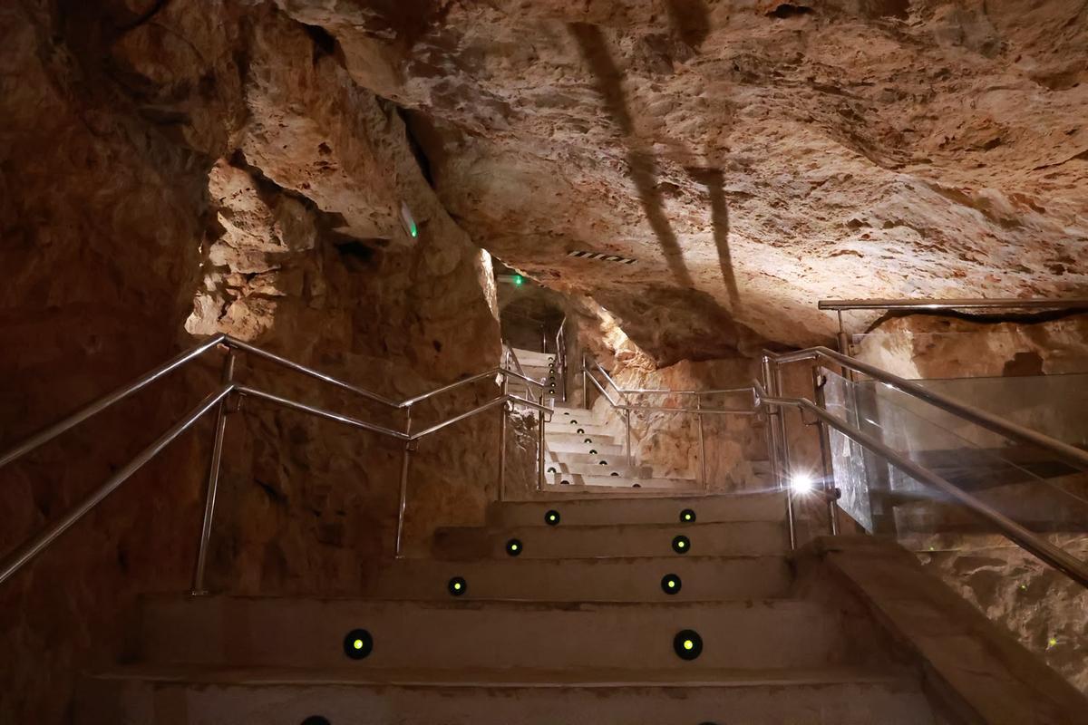 Una imagen del acceso a la cueva.