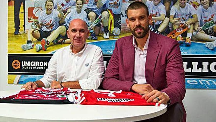 Els presidents dels dos clubs, Cayetano Pérez i Marc Gasol, en l&#039;acte de presentació de l&#039;acord.