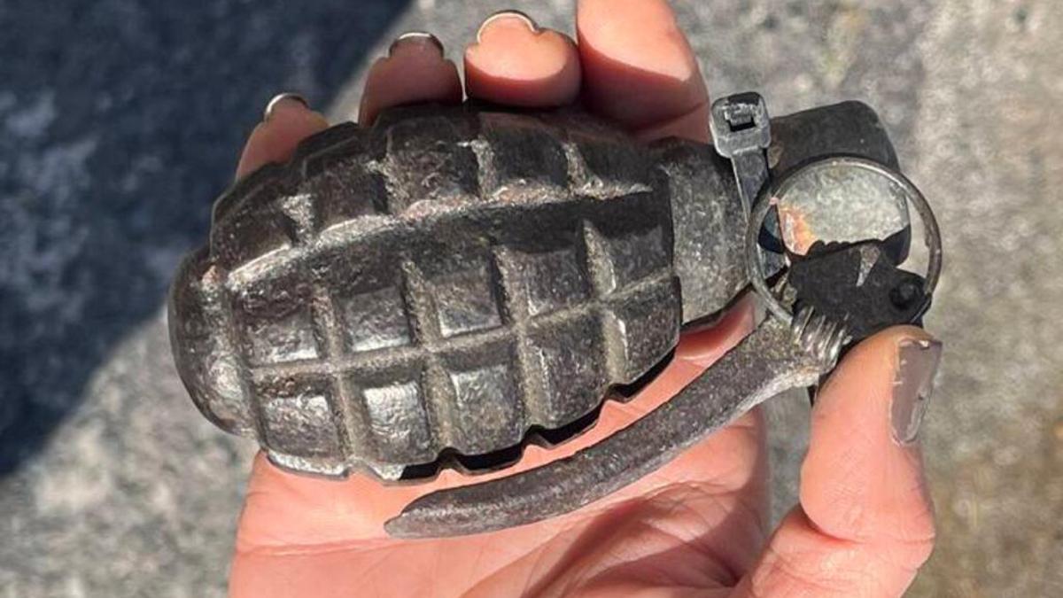 Encuentran Dos Granadas De Mano En El Registro De La Propiedad De Corcubión Faro De Vigo 