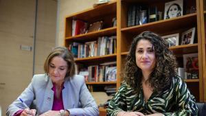 La portavoz socialista en el Ayuntamiento de Madrid, Reyes Maroto, y la concejala Enma López.