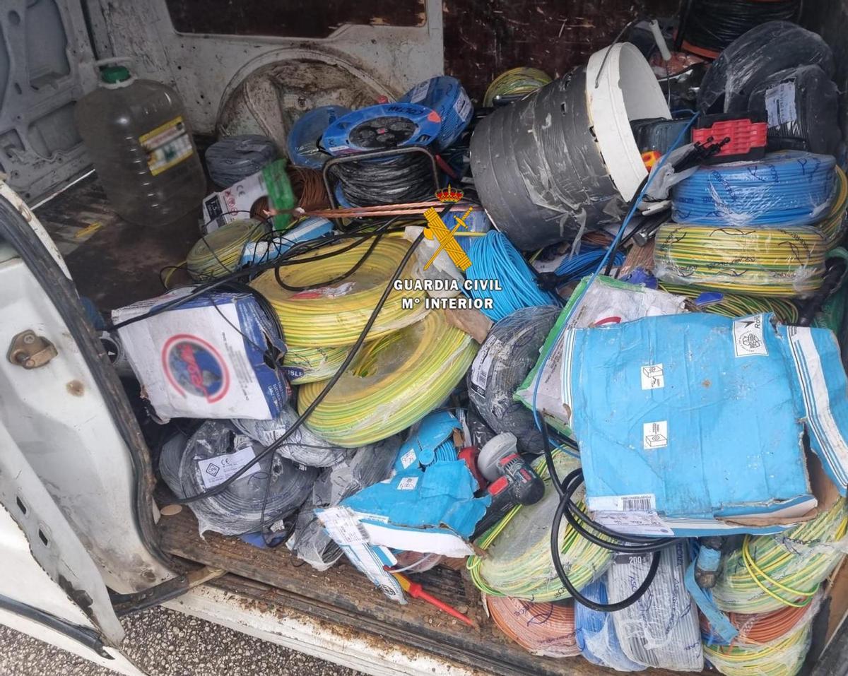 Material de construcción sustraido por la banda que ha sido desarticulada por la Guardia Civil en Mijas.