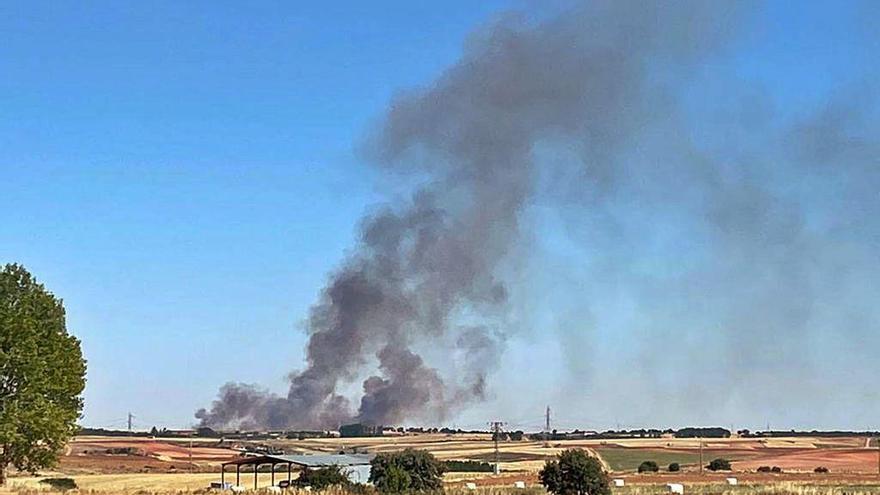 Humo provocado por el incendio de La Hiniesta.