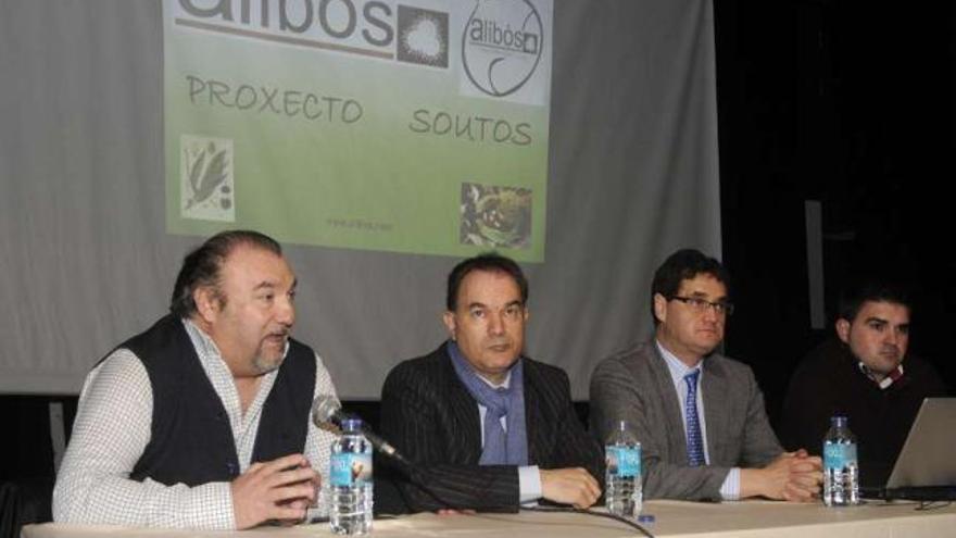 El gerente y un técnico de Alibós presentaron el plan junto a Crespo y Couto.  // Bernabé/Javier Lalín