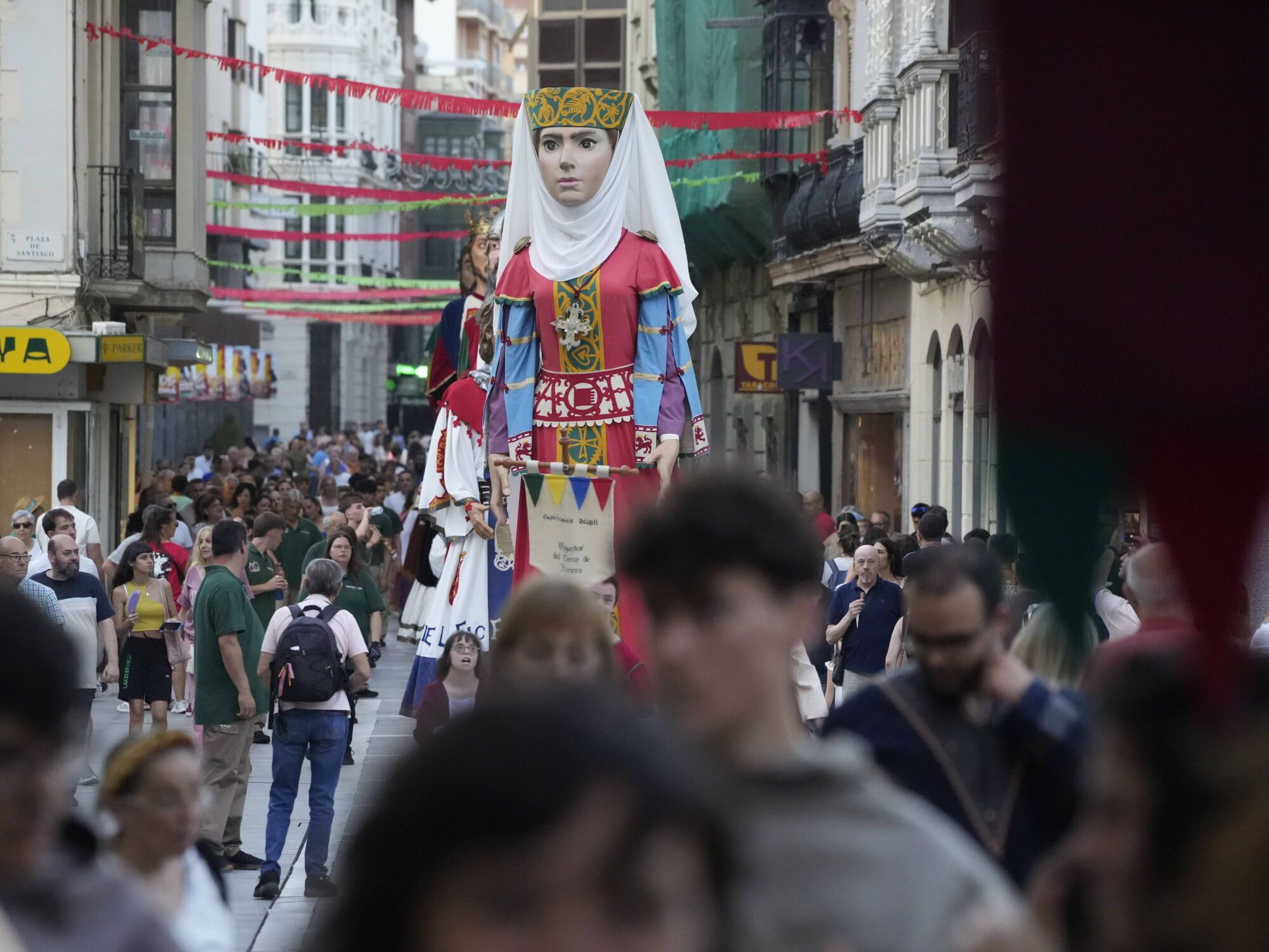 La calle de Santa Clara, a vista de gigante