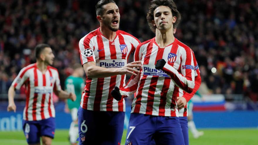 Joao Félix celebra el primer gol rojiblanco