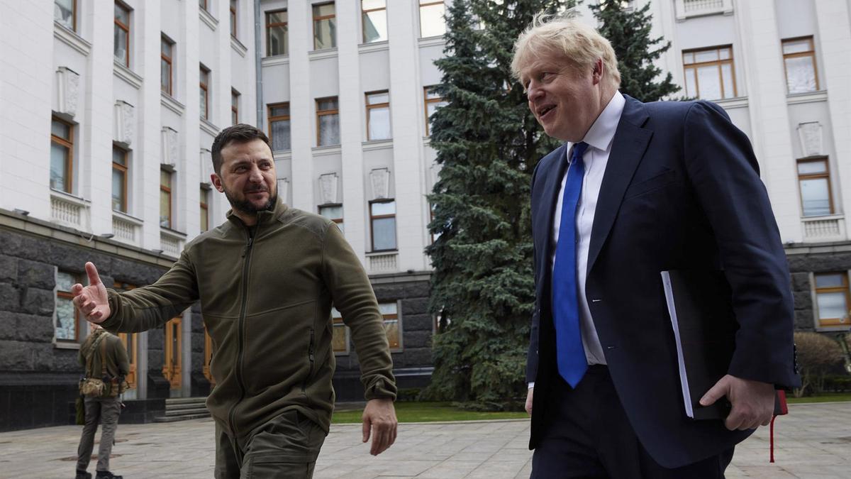 Boris Johnson y Volodimir Zelenski.