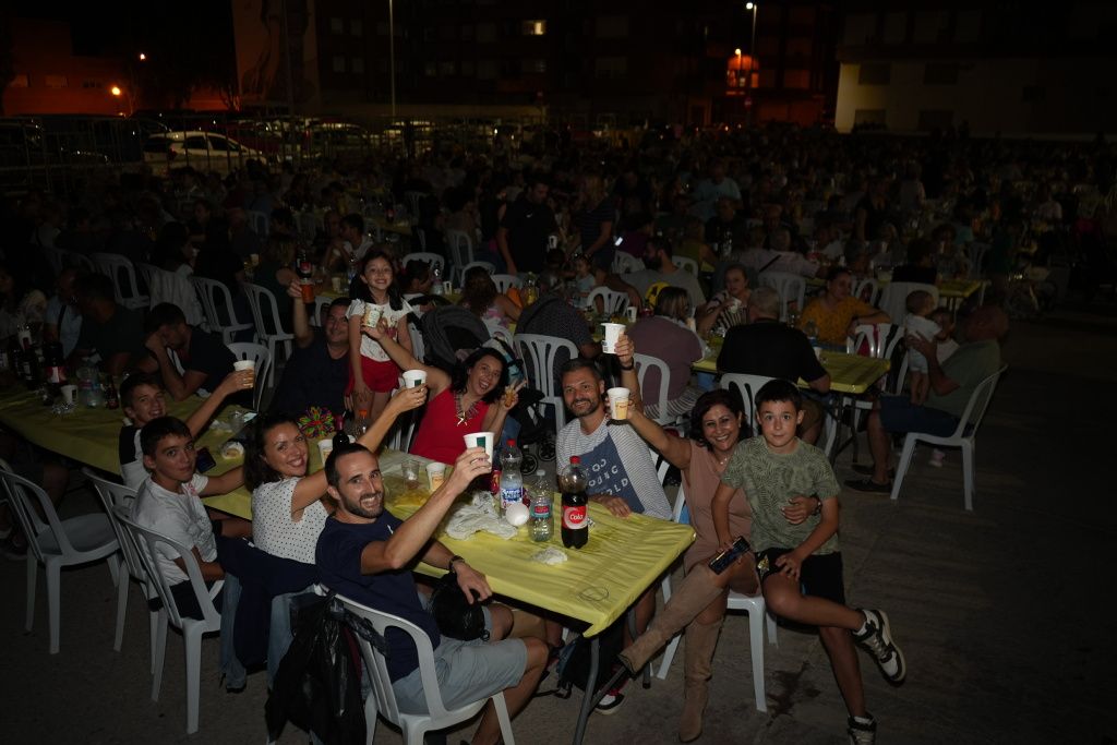 Búscate en las cenas populares en barrios Vila-real de este sábado