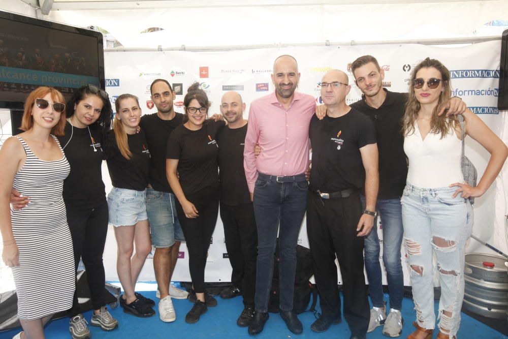 Adrián Ivorra, director de Informaciontv, con el equipo de Maestral: Iglesias, Elena, Eli, Raquel, Juanma, Sonia, Santos, Adriana y Mariana.