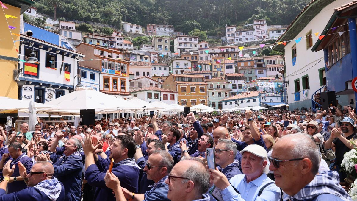 Multitud en Cudillero, durante sus fiestas patronales.