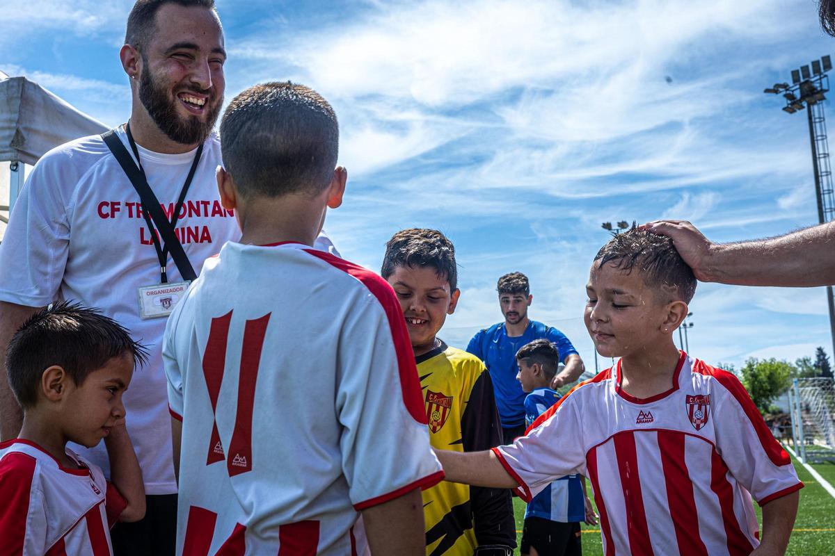 La Mina celebra su primera Champions infantil