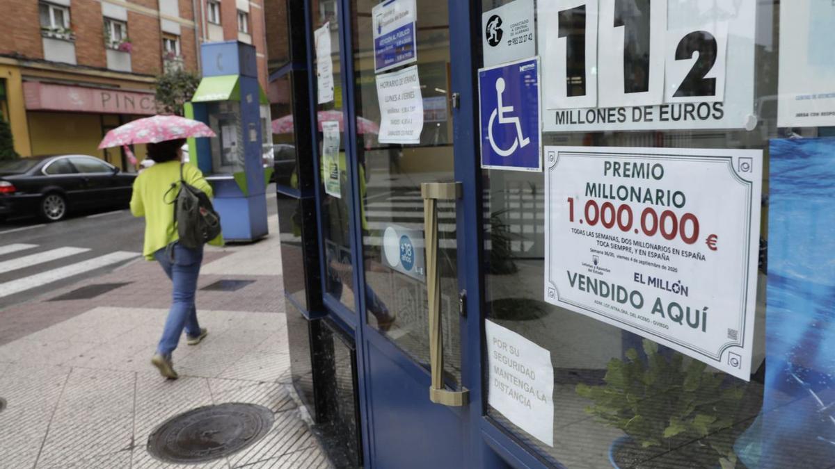 La administración de Loterías de Saturnino Fresno en la que se vendió el boleto ganador.