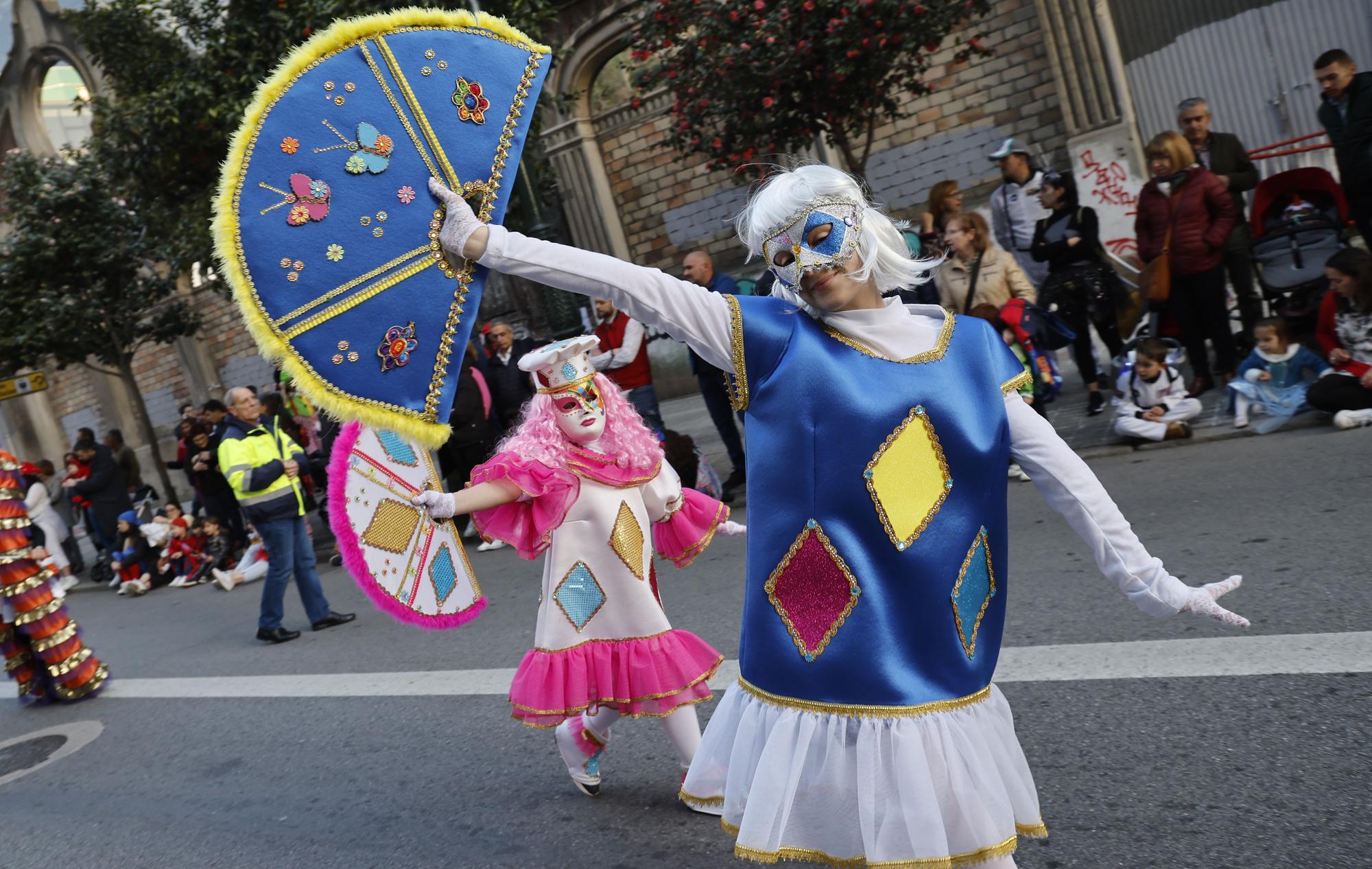 Máscaras, plumas y mucho brillo para disfrutar del fantástico mundo del entroido