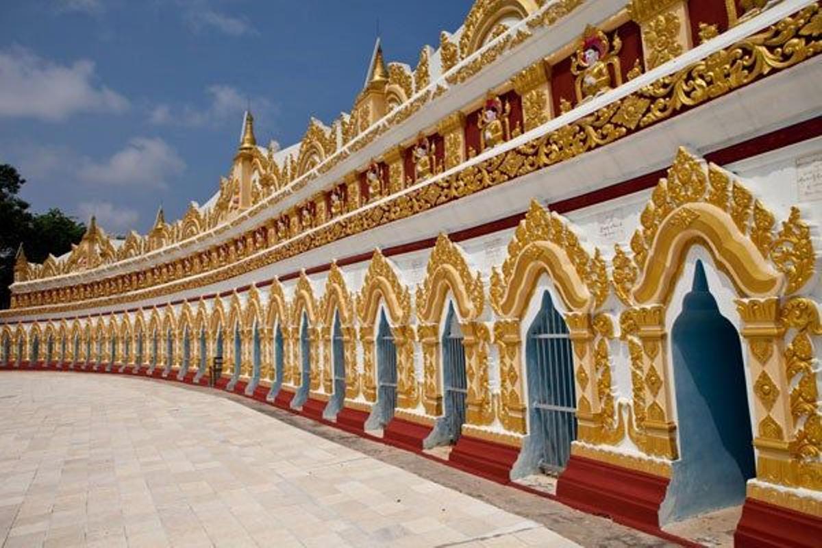 Cámara de la media luna en el Templo de Umin Thounzeh Temple en la colina Sagaing, en Mandalay, Myanmar.