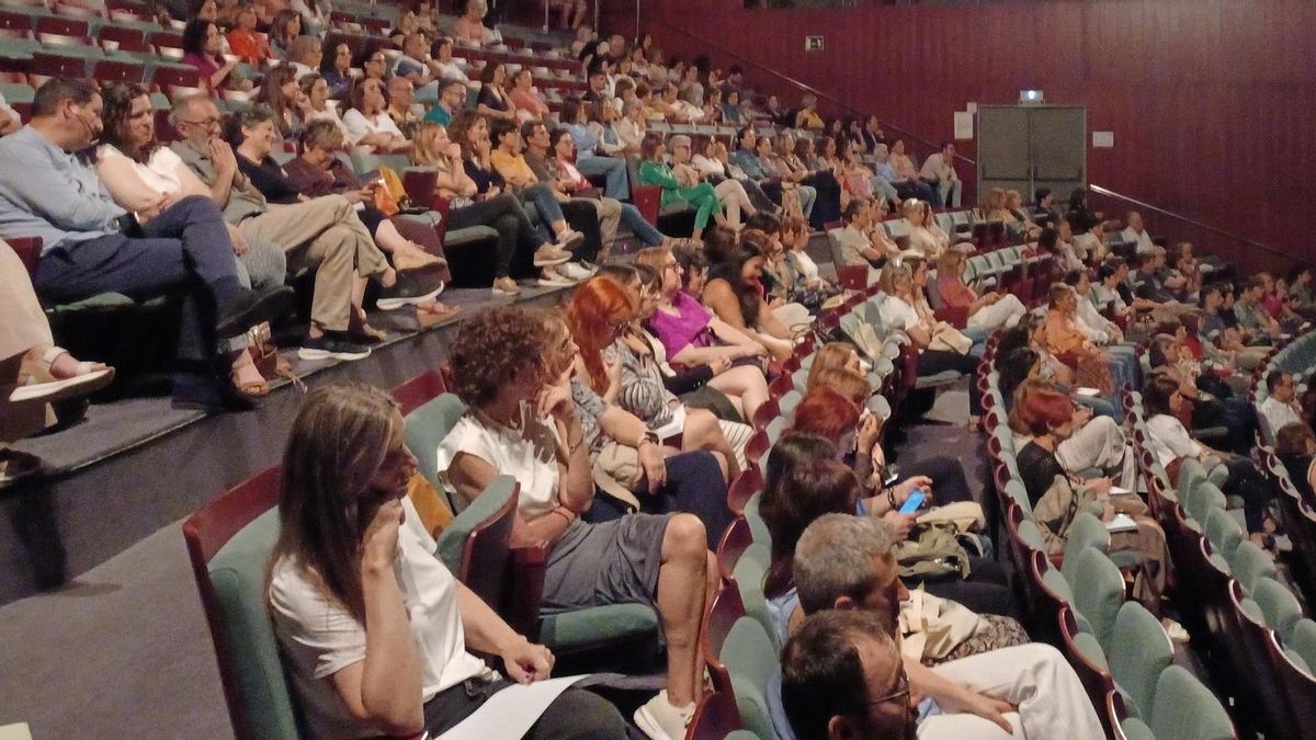 Asistentes a la jornada de bioética celebrada en el Gran Teatre de Xàtiva el pasado viernes.