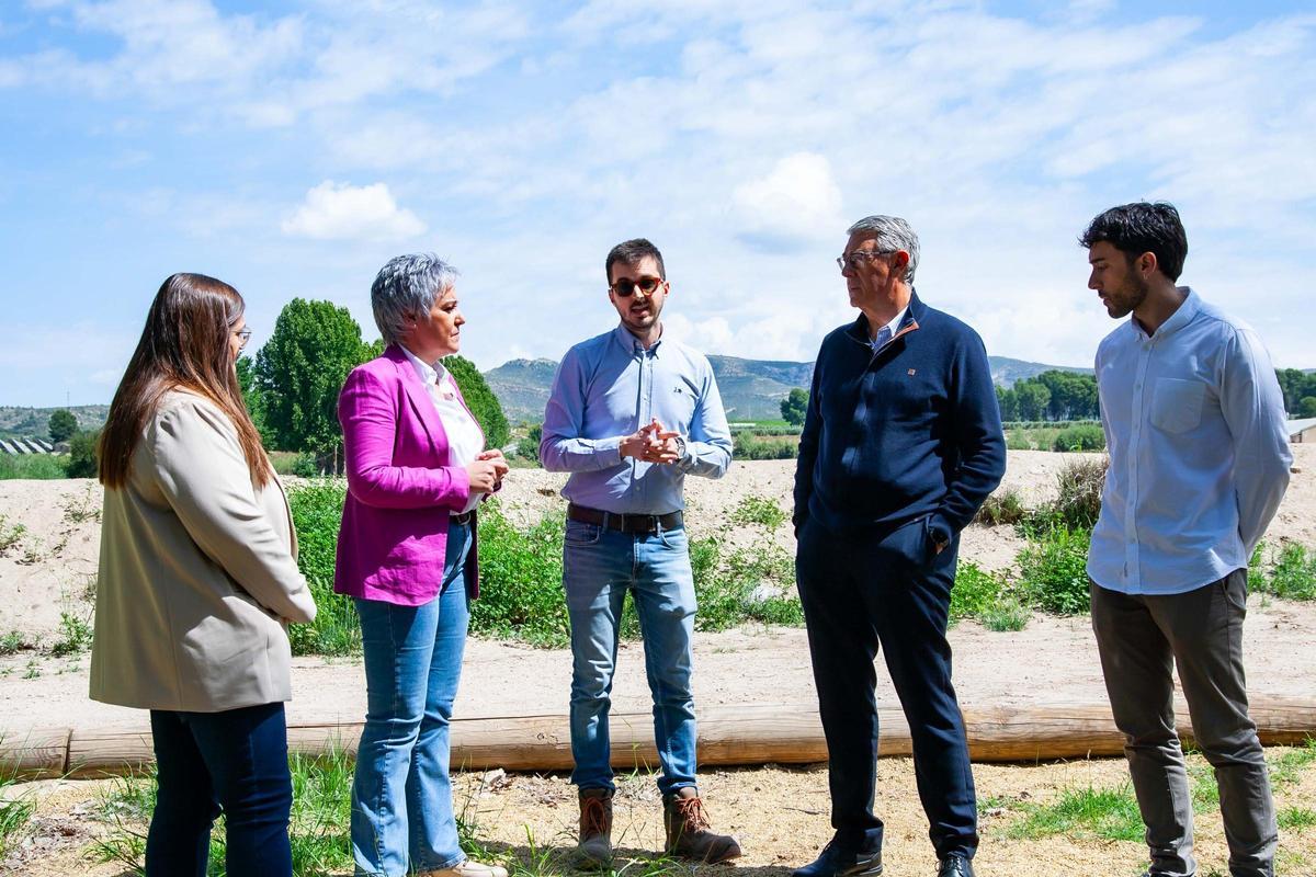 De izquierda a derecha: Ana María Arena, Teresa García, José Ángel Pacheco, Mario Urrea y Pablo Cassinello.