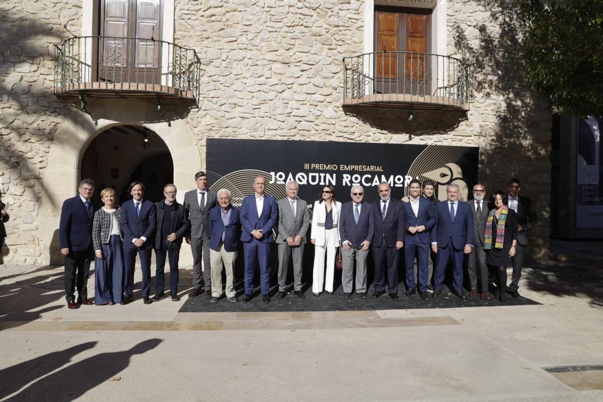 Varios de los asistentes a la ceremonia de entrega del Premio Joaquín Rocamora.