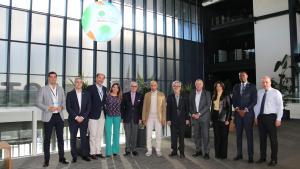 Els membres de la junta directiva de la World Free Zone Organization al DFactory amb els amfitrions Pere Navarro i Blanca Sorigué.