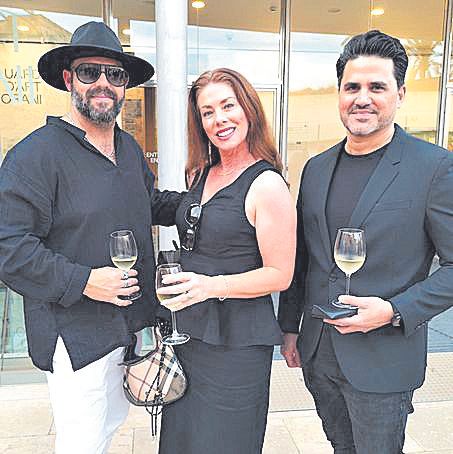 Nelson y Olivia Cumber con Sebastián Donna.