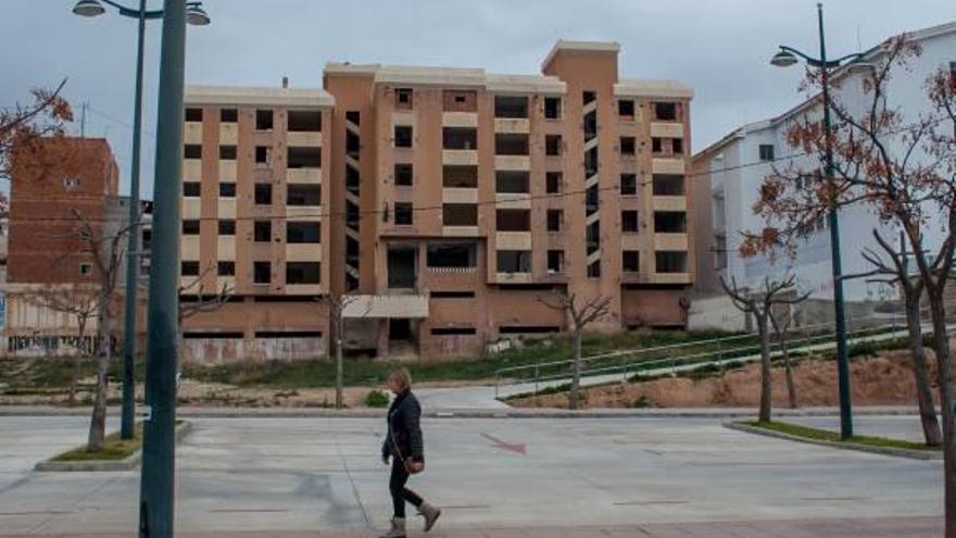 El alcalde solicita al Consell  que retome la reconstrucción del barrio de las  98 viviendas