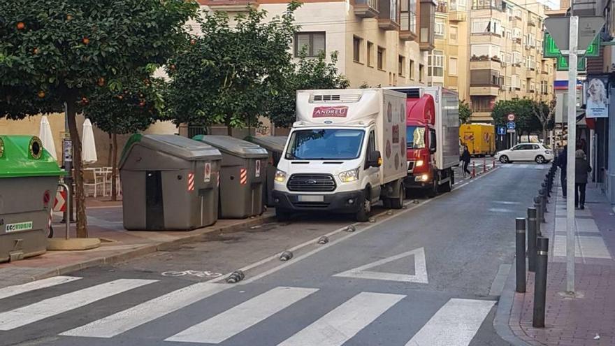 Coches y camiones se &#039;comen&#039; el espacio ganado por los ciclistas en Murcia
