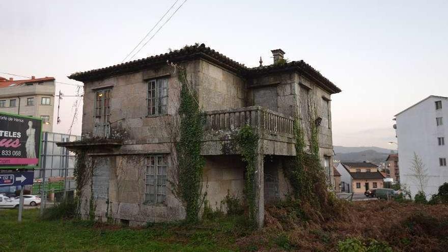 Casa de Bertucho, tapiada próximo a la rotonda de Besada. // Gustavo Santos