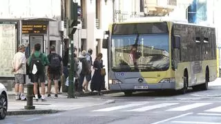 Los buses urbanos de Santiago sufren una media de 1,5 averías al día