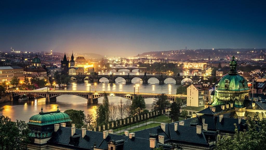 Praga de noche