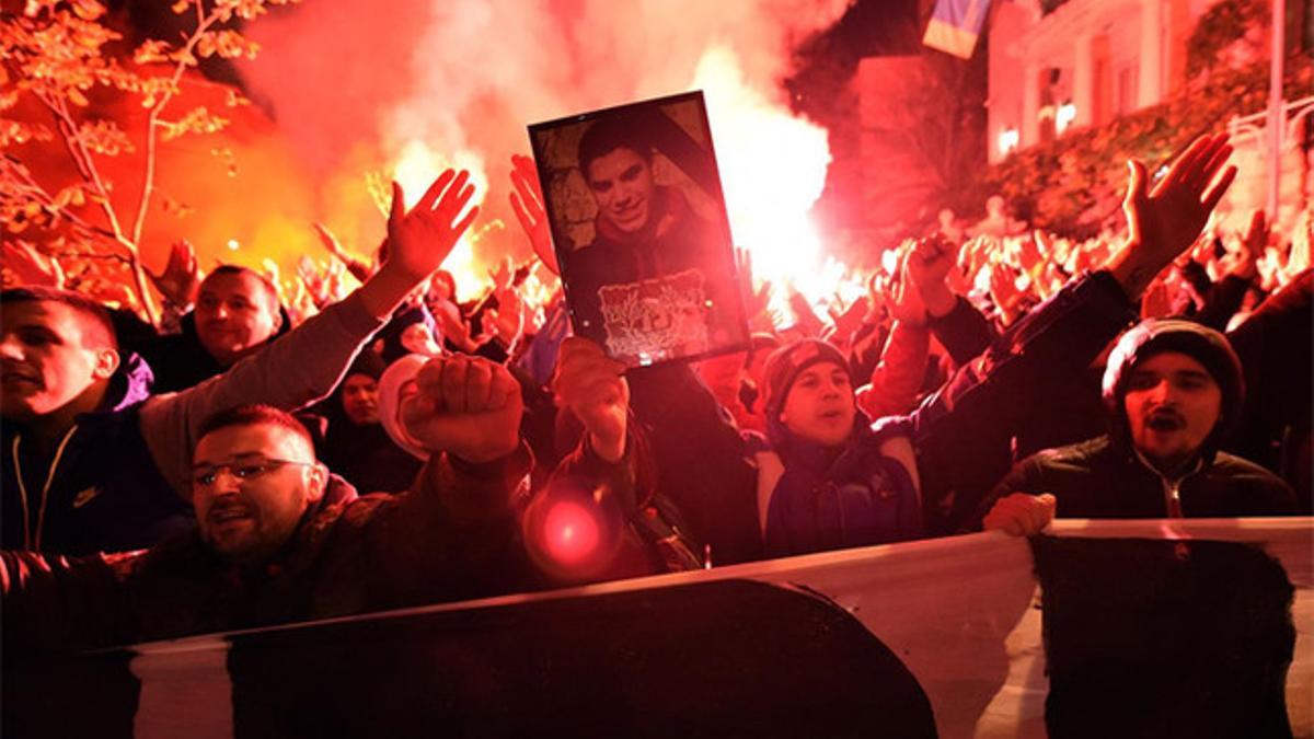 Seguidores del Estrella Roja se manifestaron delante de la embajada turca en Belgrado