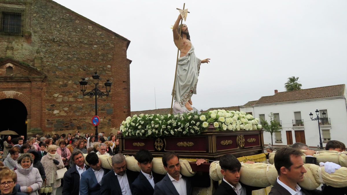 Salida del Resucitado de la Iglesia Parroquial