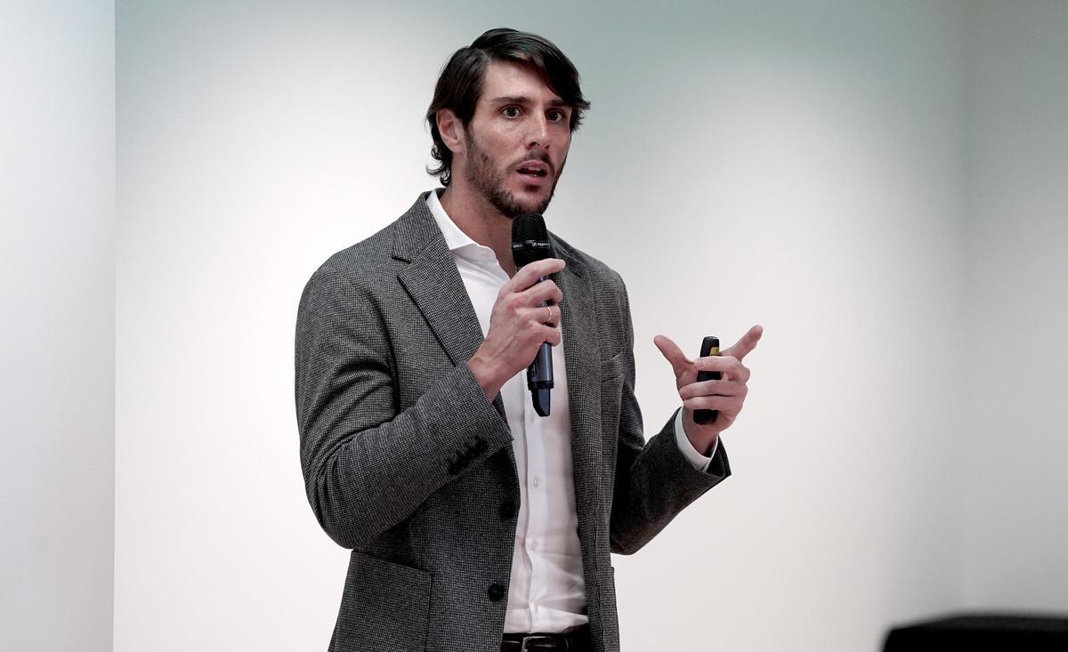 Juan Eduardo Hernández, gerente Deep Learning de LLYC. Presentación del Estudio de Tendencias Informativas, elaborado por LLYC y Prensa Ibérica.