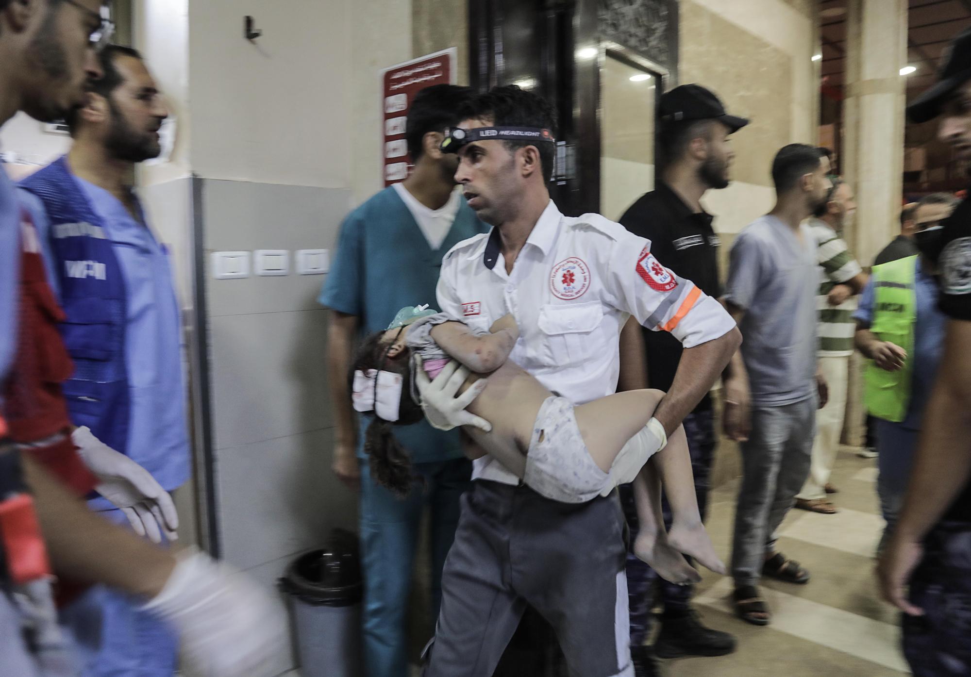 Hundreds killed in Israeli strike on Gaza hospital, Palestinian officials say