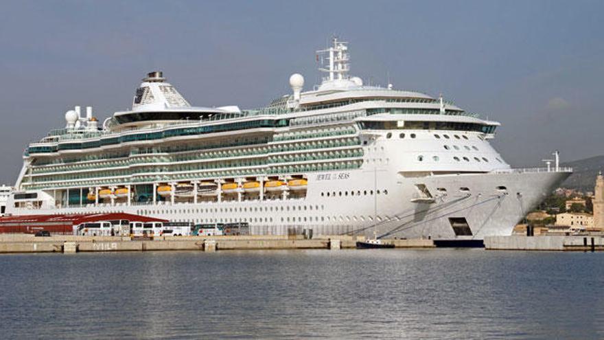 Primera escala en Palma del &#039;Jewel of the Seas&#039;