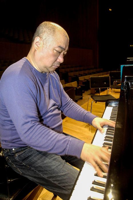 DIRECTOR Y PIANISTA XU ZHONG