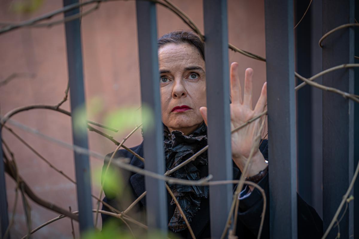 Amélie Nothomb, la escritora reconstruye la vida de su padre, a quien no pudo enterrar por culpa del confinamiento, en ‘Primera sangre’