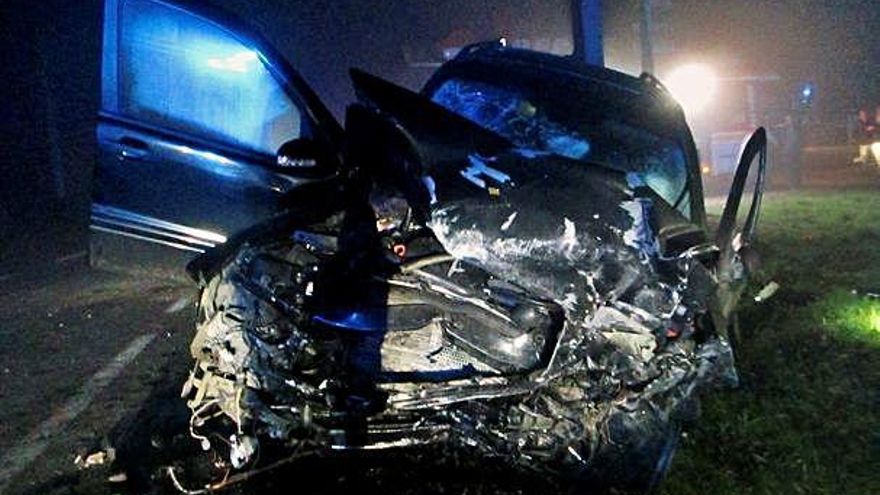 Dos jóvenes fallecen en la colisión frontal de dos coches en una carretera de Cerceda