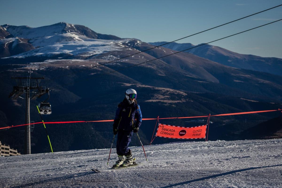 El aumento de las temperaturas significa que la gran mayoría de las estaciones de esquí del mundo ya dependen de la nieve artificial para aumentar la capa de nieve y prolongar la temporada, pero una racha récord de clima templado a fines de diciembre significa que incluso la nieve artificial ya no es posible en algunas áreas como en La Molina