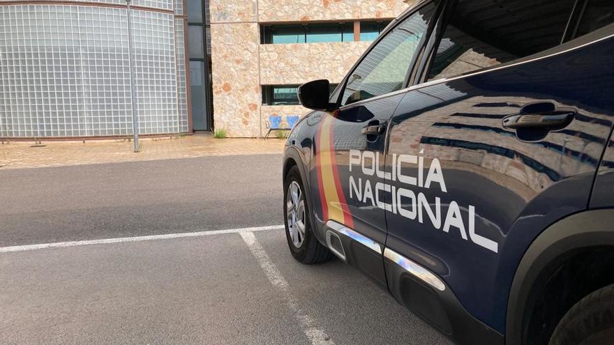 Arrestado por propinarle un cabezazo a una persona sin hogar después de robarle mientras dormía