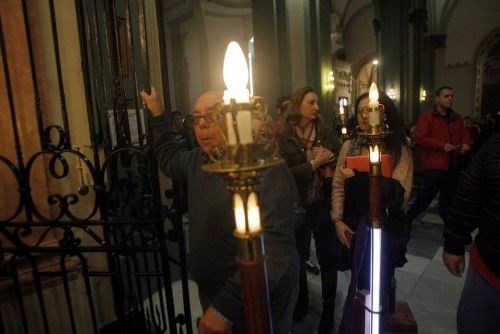 Besapie del Cristo de Medinaceli en Cartagena